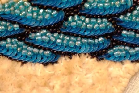 青い羽根　刺繍