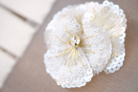 白いパンジーの刺繍