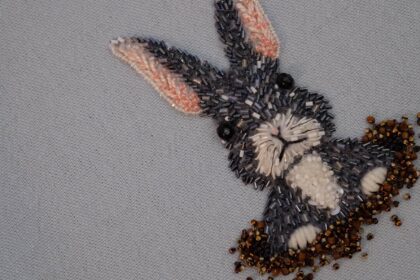 ウサギの刺繍