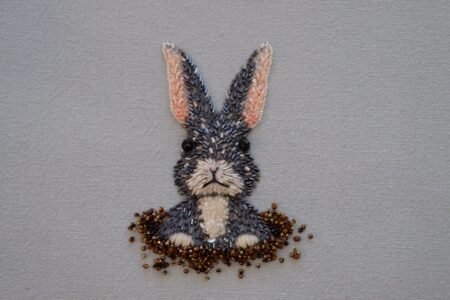 ウサギの刺繍
